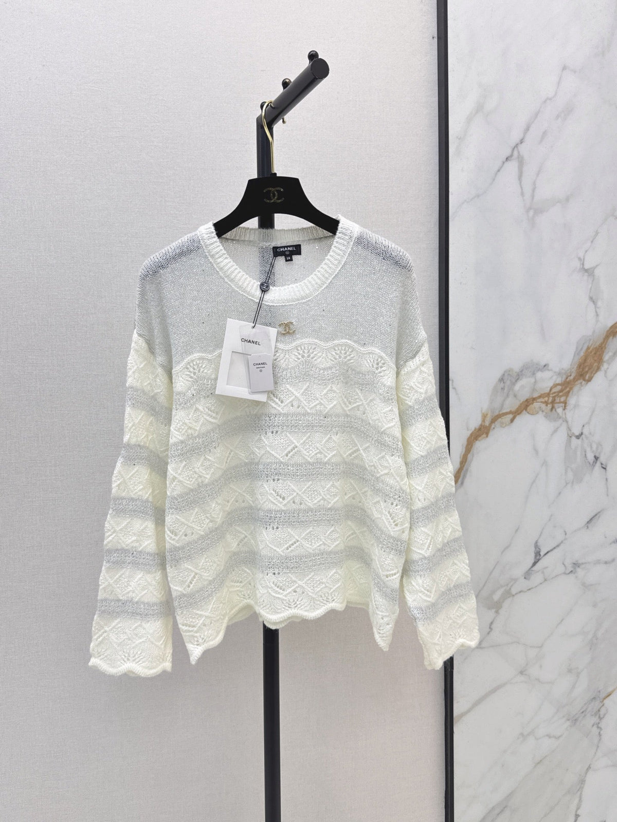 26FW Long-Sleeve Knit Top with Cut-Out Detail and New Logo Hardware 🤍