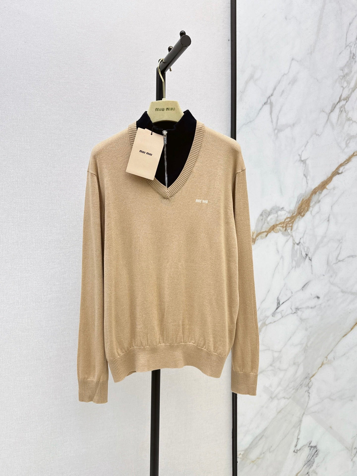 26FW New Color-Block Faux-Layered V-Neck Knit Sweater 🤎